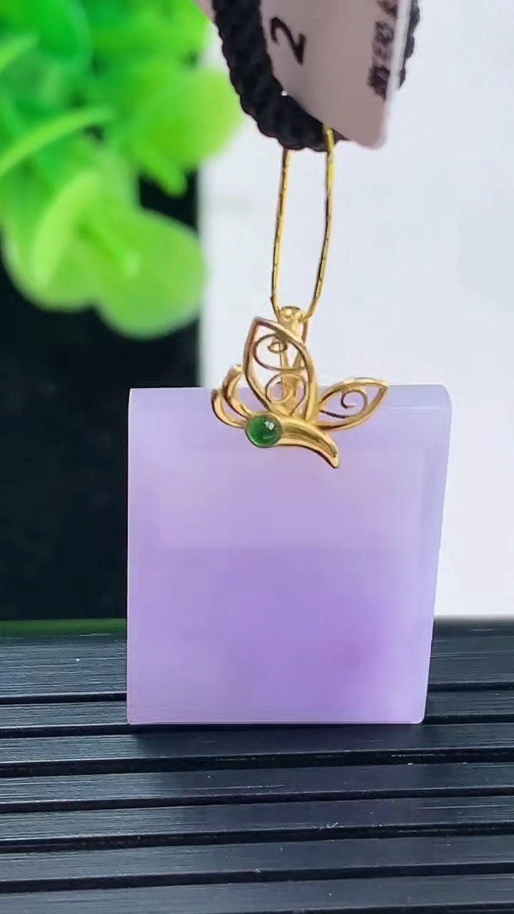 天然A货翡翠18K金紫罗兰无事牌吊坠尺寸20.4-16.3-4.2重量:4.79g
3月31日