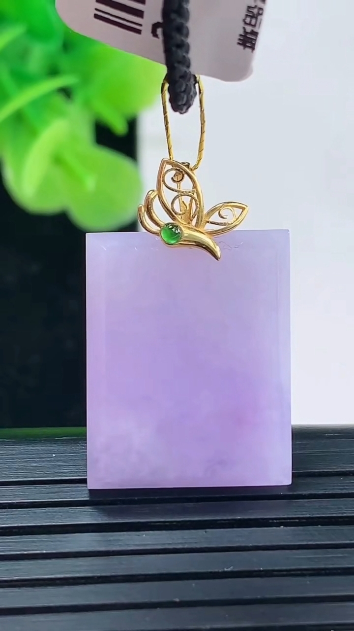 天然A货翡翠18K金紫罗兰无事牌吊坠尺寸20.4-16.3-4.2重量:4.79g
3月31日