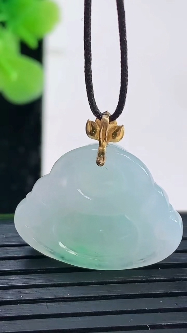 天然A货翡翠佛公吊坠尺寸17.7-23.3-7.5重量:4.91g
3月31日