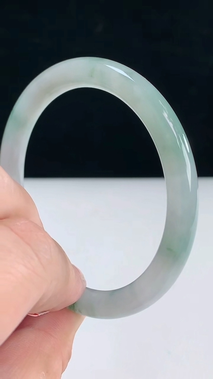 圈口54-55翡翠a圆条手镯尺寸55-6.4-7.6重:27.30g 2363月31日