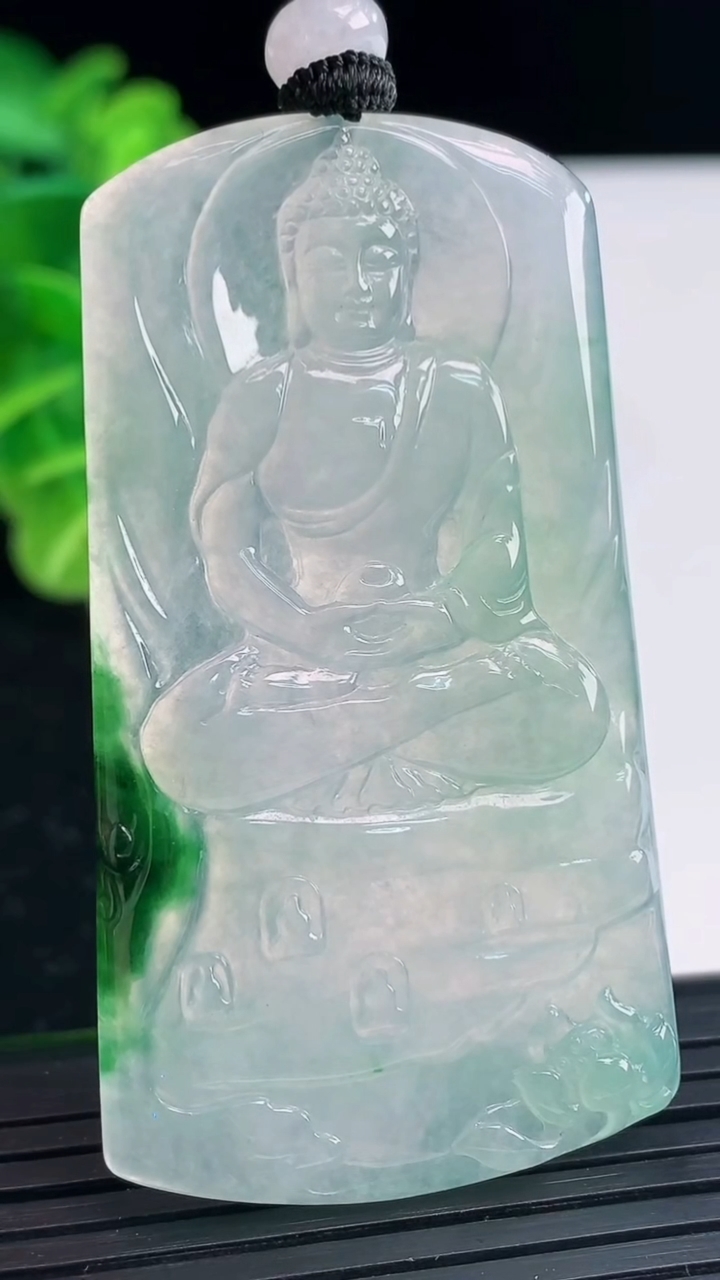 天然A货翡翠大日如来吊坠尺寸58.8-33.2-4重量:24.04g
3月31日