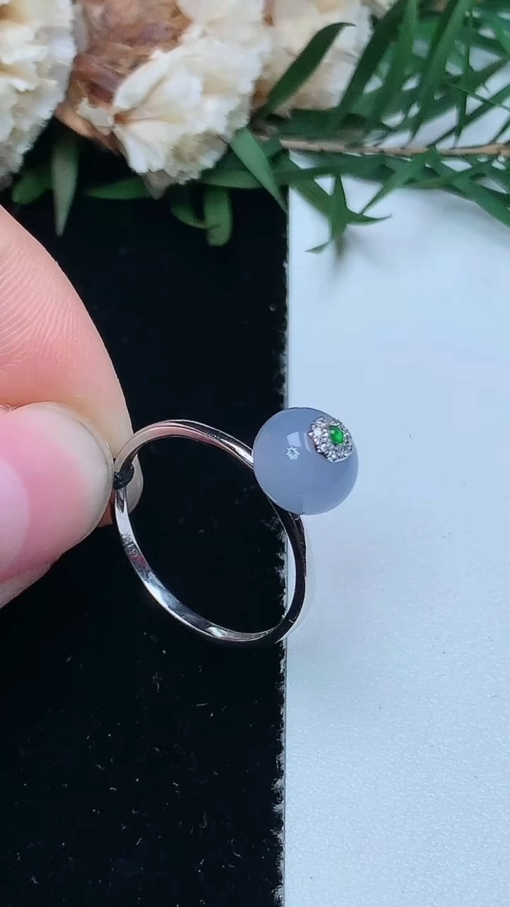 天然A货翡翠k金紫罗兰算盘珠戒指，尺寸17.2-7.8-5.7，重量:1.61g2026年3月31日