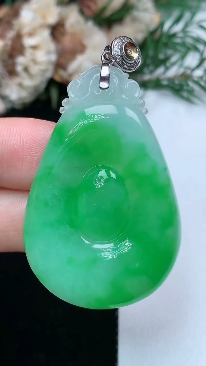 天然A货翡翠福贝吊坠，尺寸43.5-29.7-5.3，重量:12.21g
3月31日