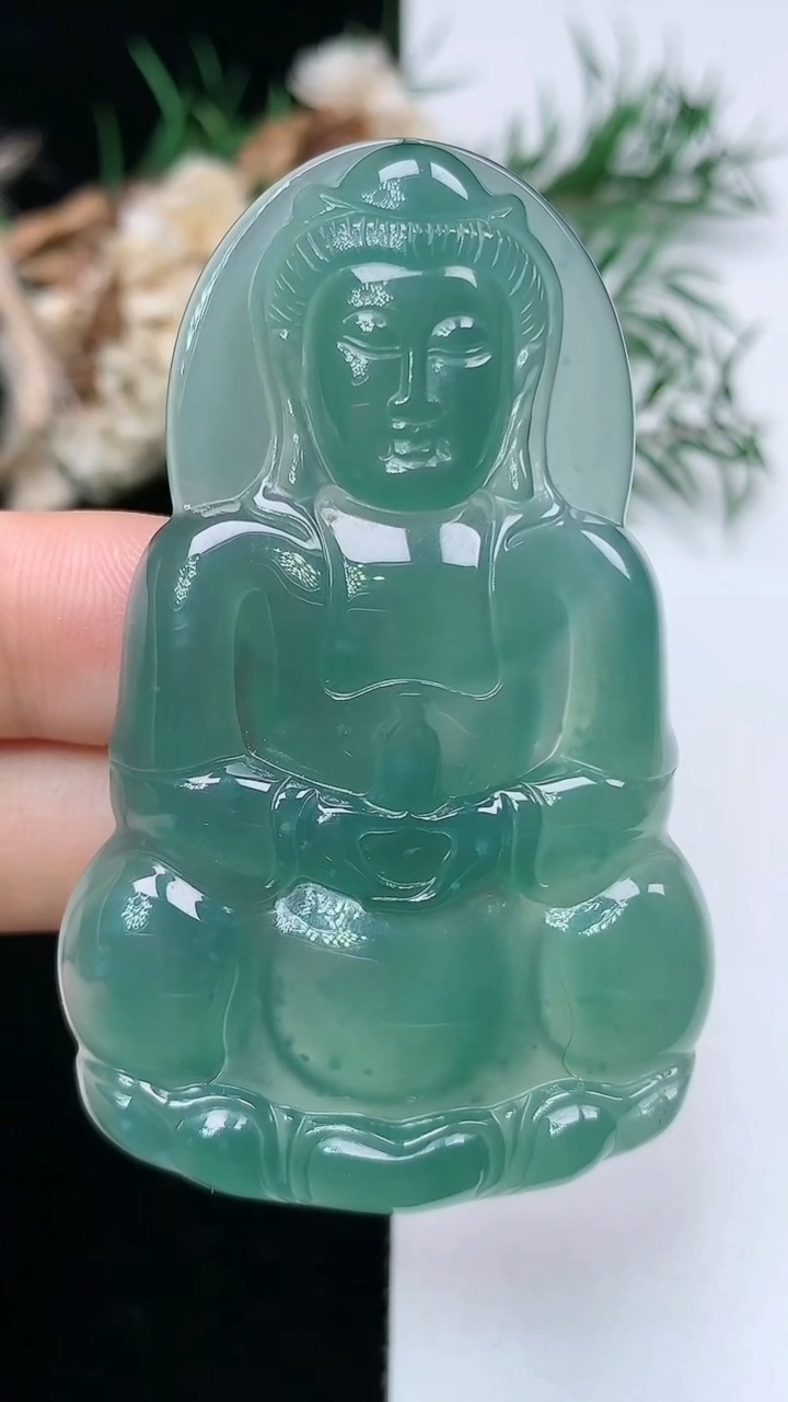 天然A货翡翠蓝水观音菩萨吊坠，尺寸60.8-37.3-5.5，重量:22.22g
3月31日