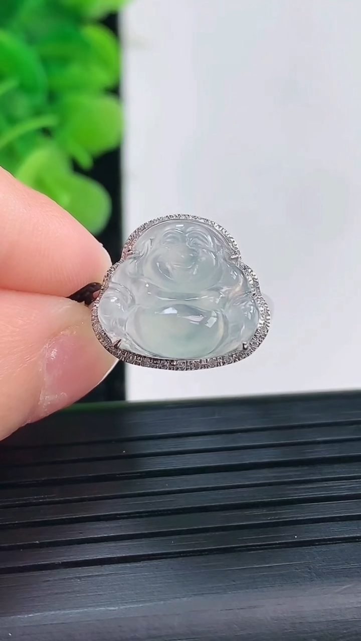 天然A货翡翠种白冰佛公戒指尺寸17.2-14.5-16.5裸石12.7-14.3重量:2.36g20