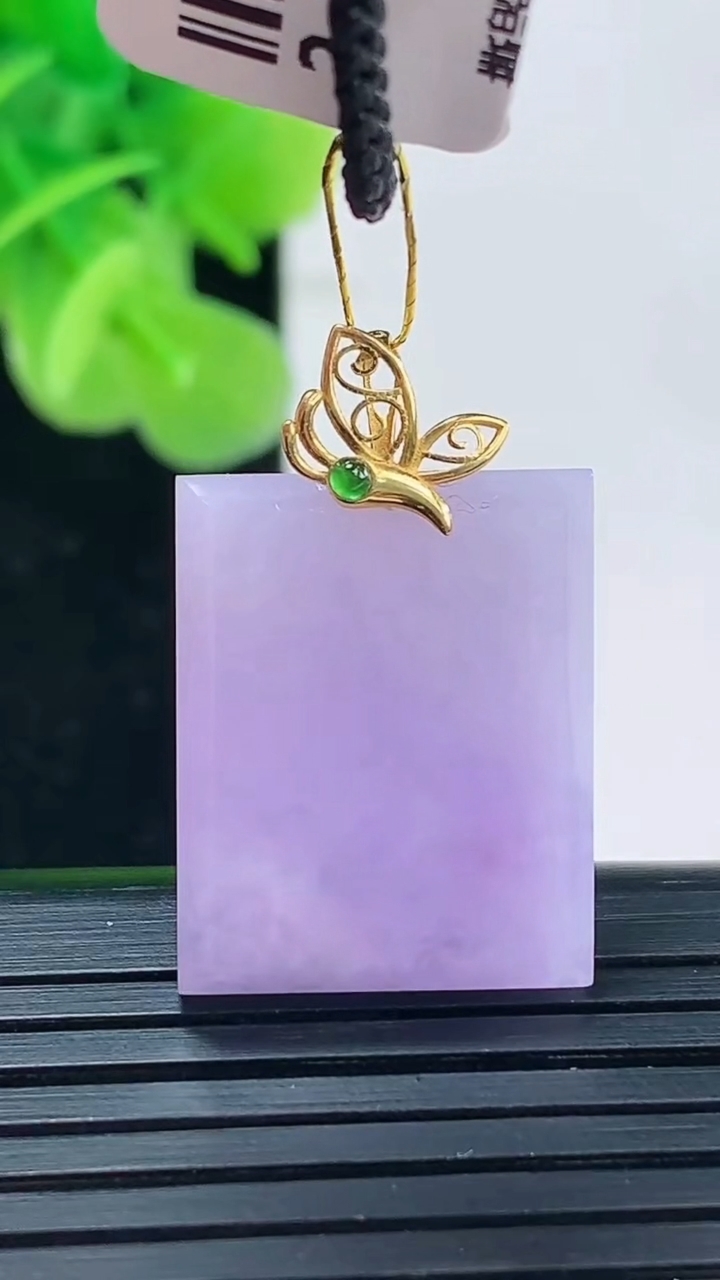天然A货翡翠18K金紫罗兰无事牌吊坠尺寸20.4-16.3-4.2重量:4.79g
3月31日