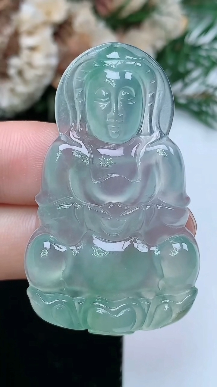 天然A货翡翠观音菩萨吊坠，尺寸44.8-27.2-4.2，重量:8.85g
3月31日