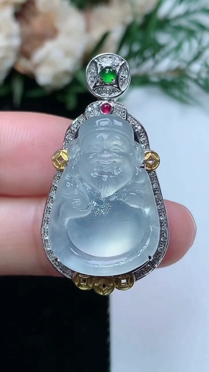 天然A货翡翠白冰财神爷吊坠，尺寸35.3-19-10.3，裸石22.8-15.4，重量:6.00g
