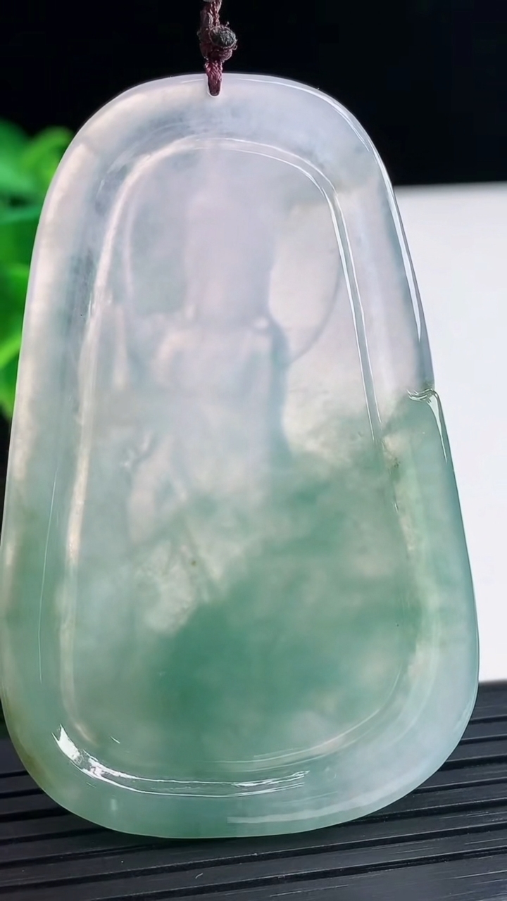 天然A货翡翠御龙观音菩萨吊坠尺寸66.9-42.8-7.4重量:36.83g
3月31日