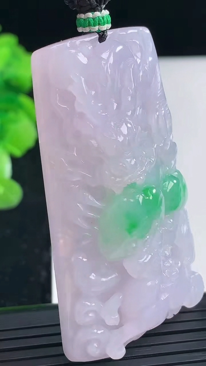 天然A货翡翠龙马精神吊坠尺寸57.2-31.8-12.6重量:38.90g
3月31日