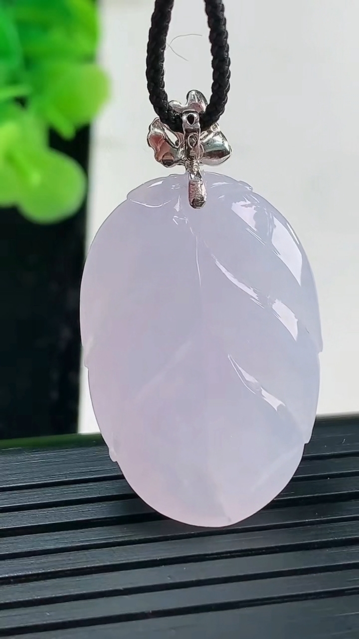 天然A货翡翠18K金紫罗兰金枝玉叶 叶子吊坠尺寸30.8-20.4-8.1重量:9.27g
3月31日