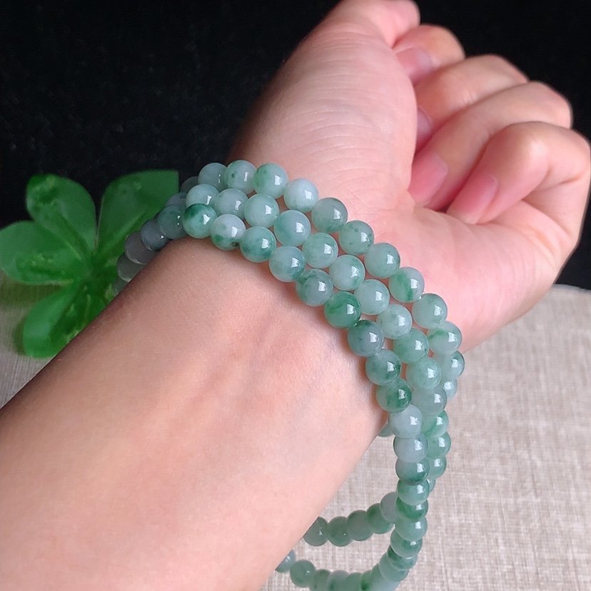 天然A货翡翠飘花圆珠项链毛衣链108颗 
尺寸5.8mm 重量42.93g 0329