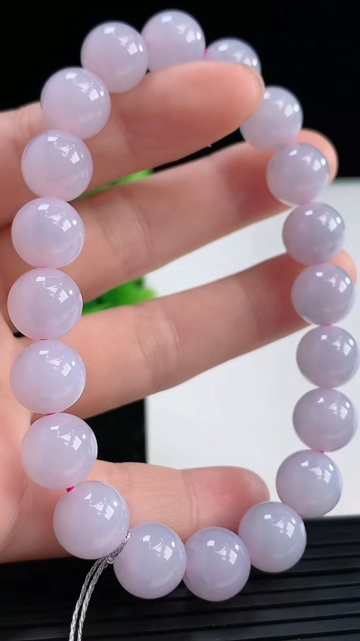 天然A货翡翠紫罗兰圆珠手串尺寸9.8-20颗重量:33.79g3月31日
工厂直销收藏佳品,种好水足，色泽均匀，有种有色，上手高大气！