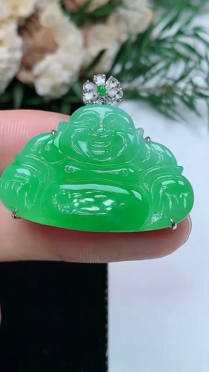 天然A货翡翠佛公吊坠，尺寸21.7-32-5.5，重量:5.88g
3月31日