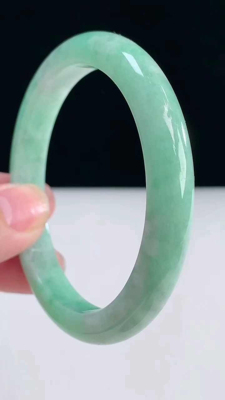 圈口55-56翡翠a货宽边手镯尺寸56-9-7.5重:60.31g 873月31日