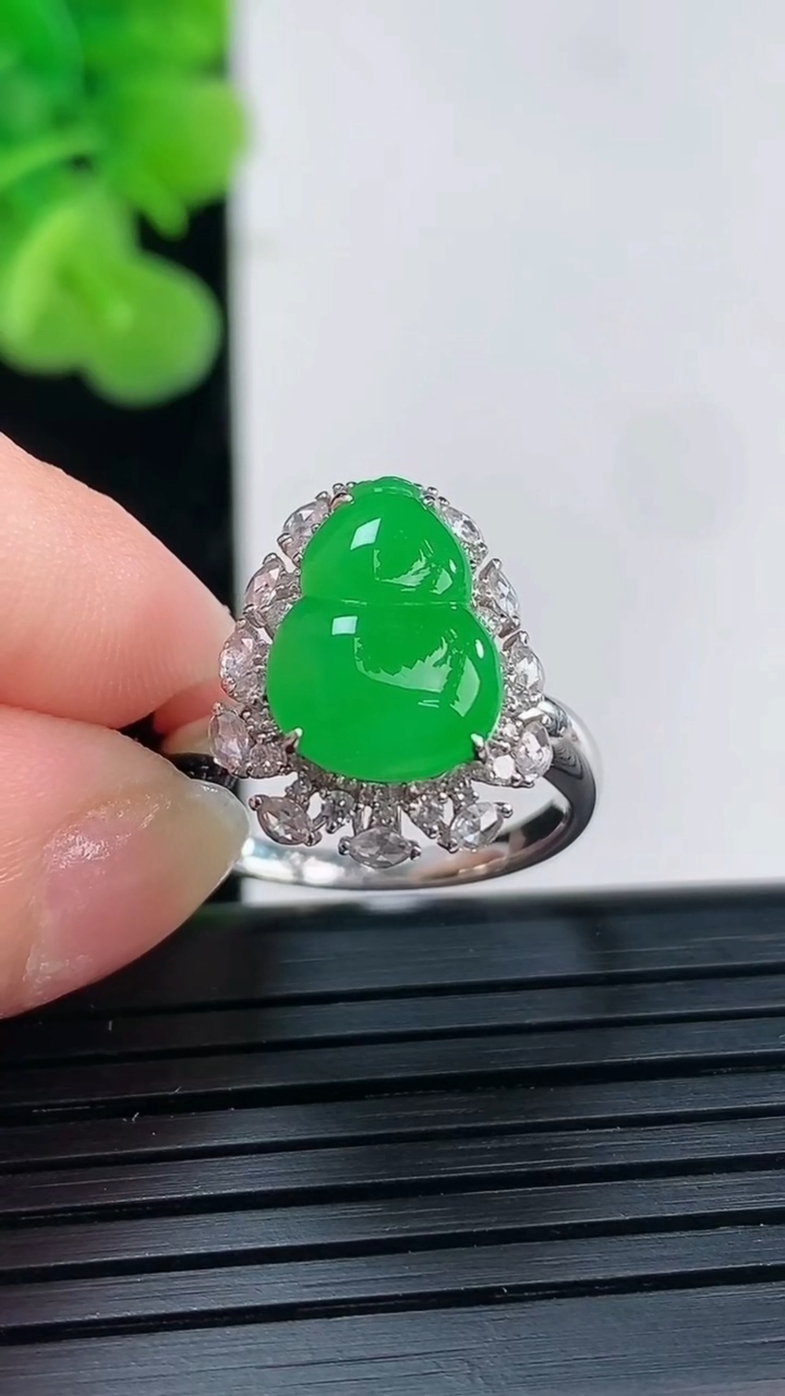 天然A货翡翠葫芦戒指尺寸17.7-16.5-13.4裸石12.6-8.7重量:4.19g2026年3