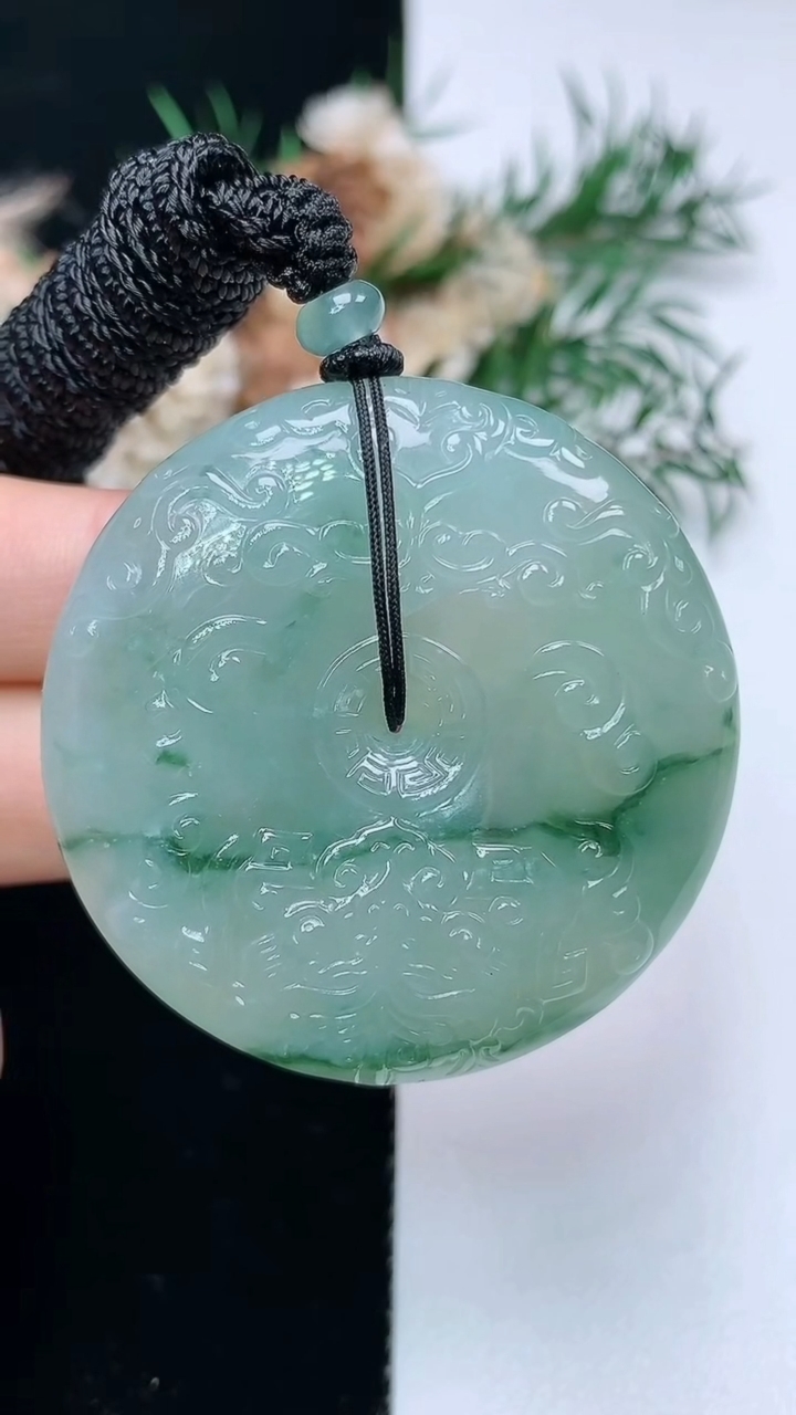 天然A货翡翠飘花仿古平安扣吊坠，尺寸43.6-9.5，重量:39.21g
3月31日