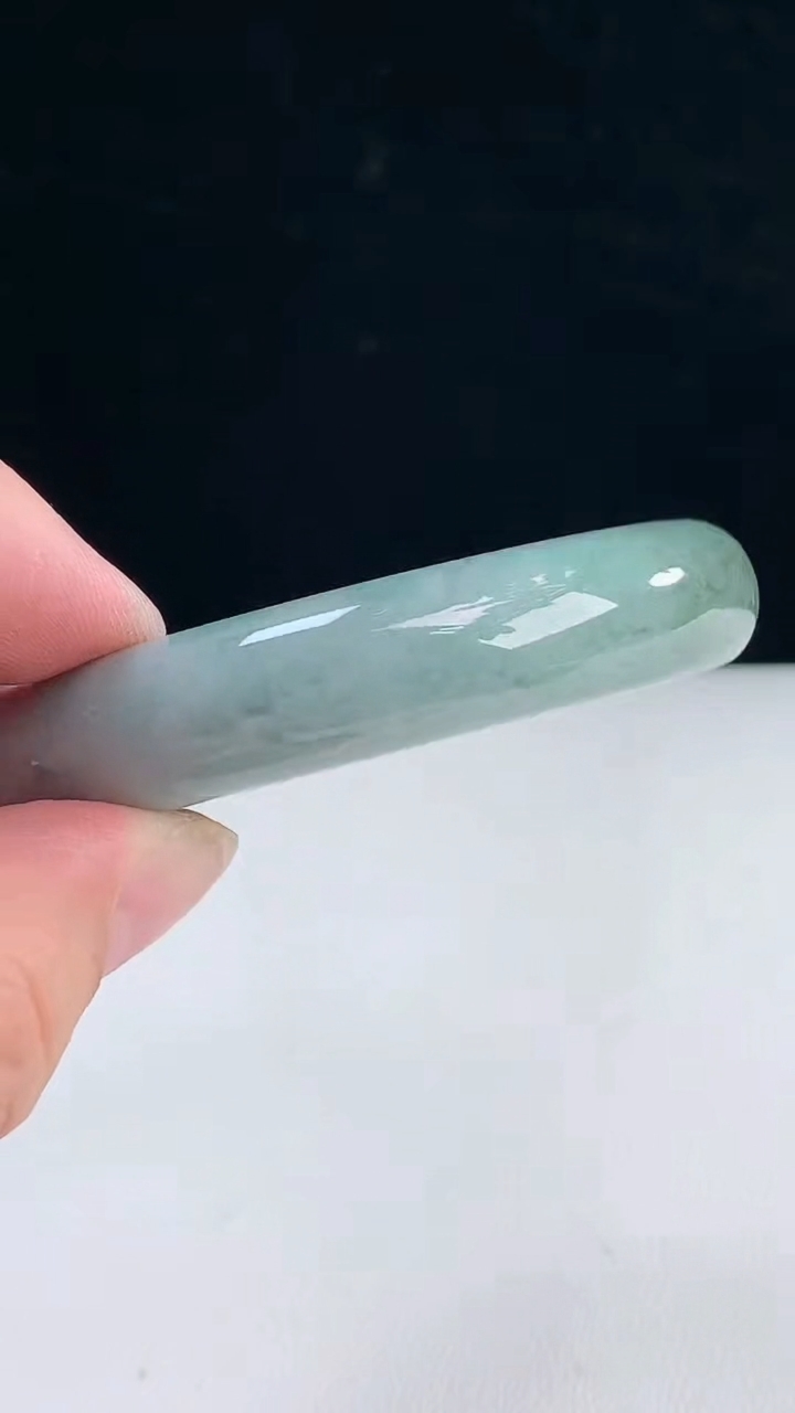 圈口55-56翡翠a货蓝水宽边手镯尺寸55.4-13-8.3重:60.48g843月31日