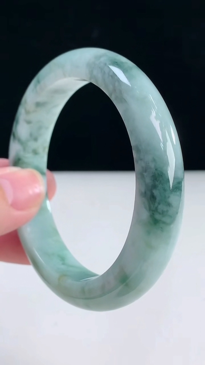 圈口55-56翡翠a货飘花宽边手镯尺寸55.5-12-8.8重:56.18g 2863月31日
