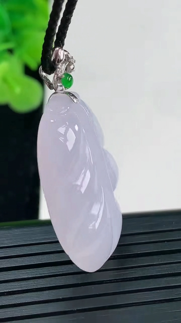 天然A货翡翠18K金紫罗兰金枝玉叶 叶子吊坠尺寸30.8-20.4-8.1重量:9.27g
3月31日