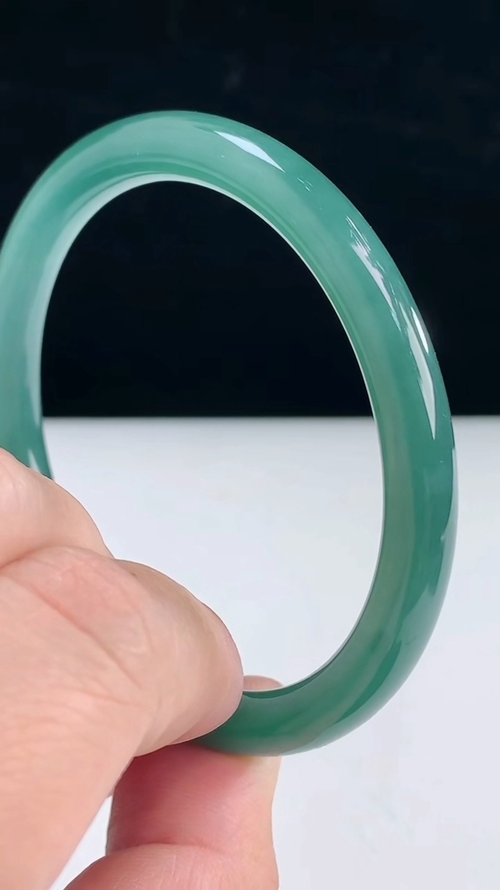 圈口58-59翡翠a货蓝圆条手镯尺寸58.5-7.2重:27.85g 143月31日