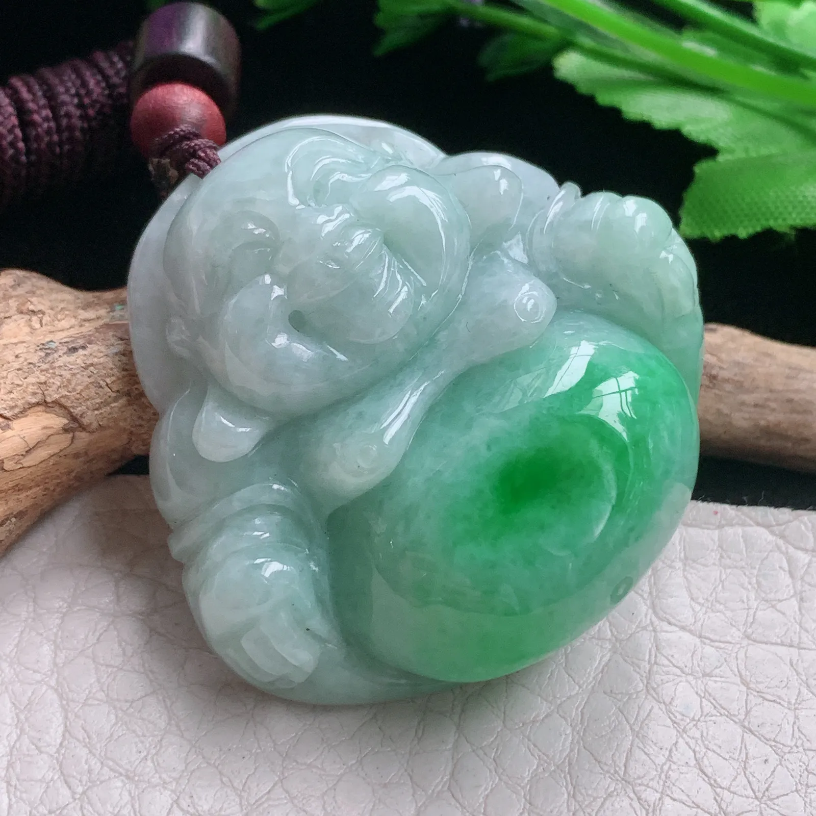 zen自然光41.5*43.6*14.5天然缅甸翡翠A货辣绿大佛公 开心佛玉吊坠