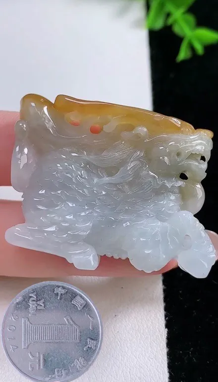 翡翠a货飘黄翡貔貅吊坠，尺寸40-32-9，重:23.99g