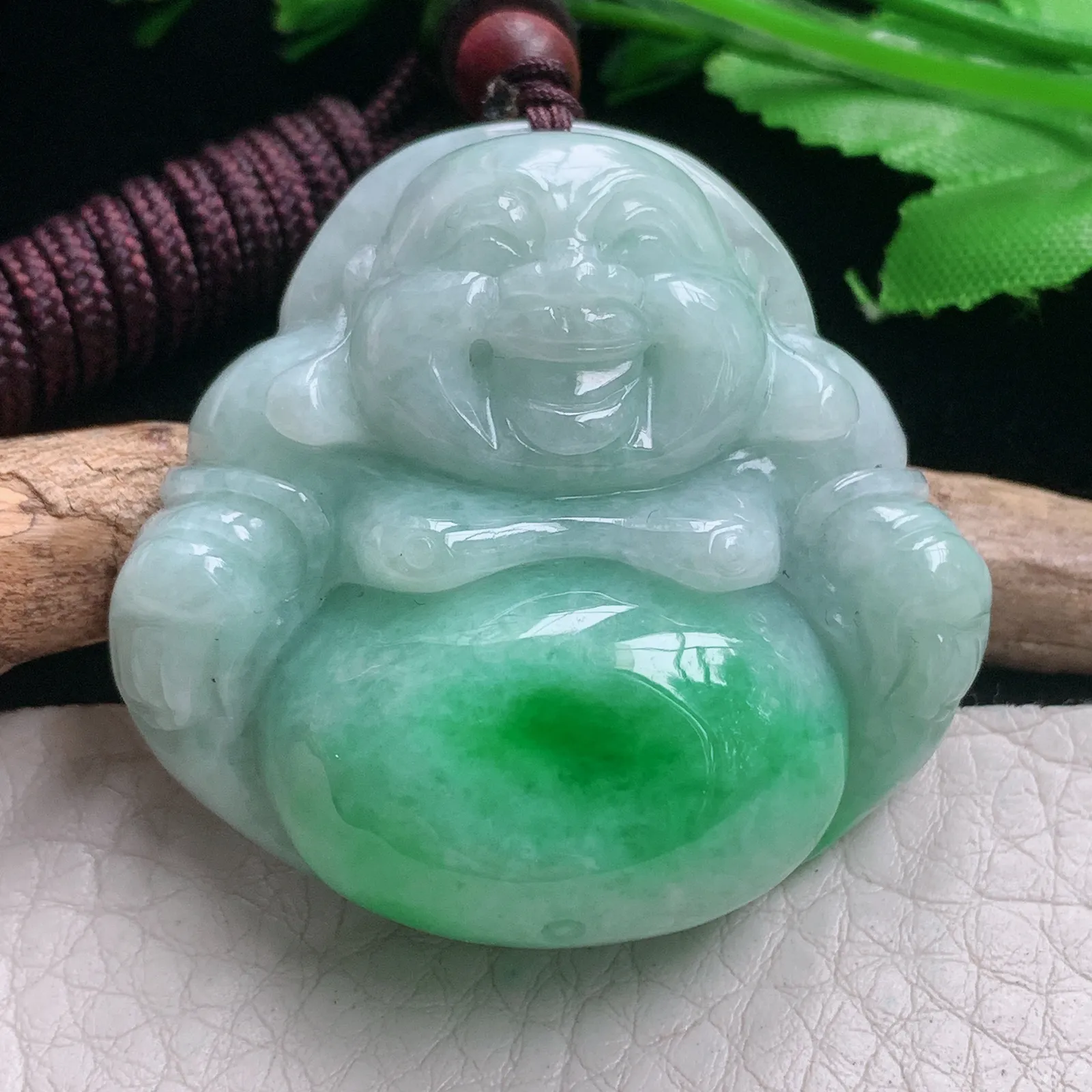 zen自然光41.5*43.6*14.5天然缅甸翡翠A货辣绿大佛公 开心佛玉吊坠