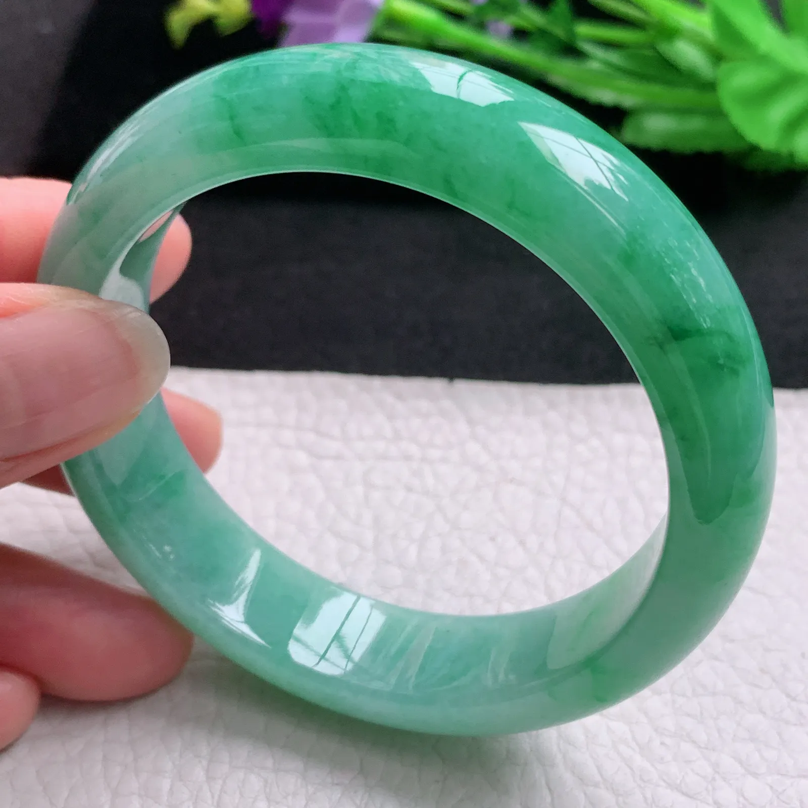 ss实拍57*14.8*8.2mm天然缅甸翡翠A货玉手镯辣绿水润宽边正圈平安镯