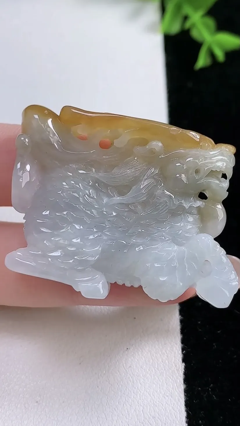 翡翠a货飘黄翡貔貅吊坠，尺寸40-32-9，重:23.99g