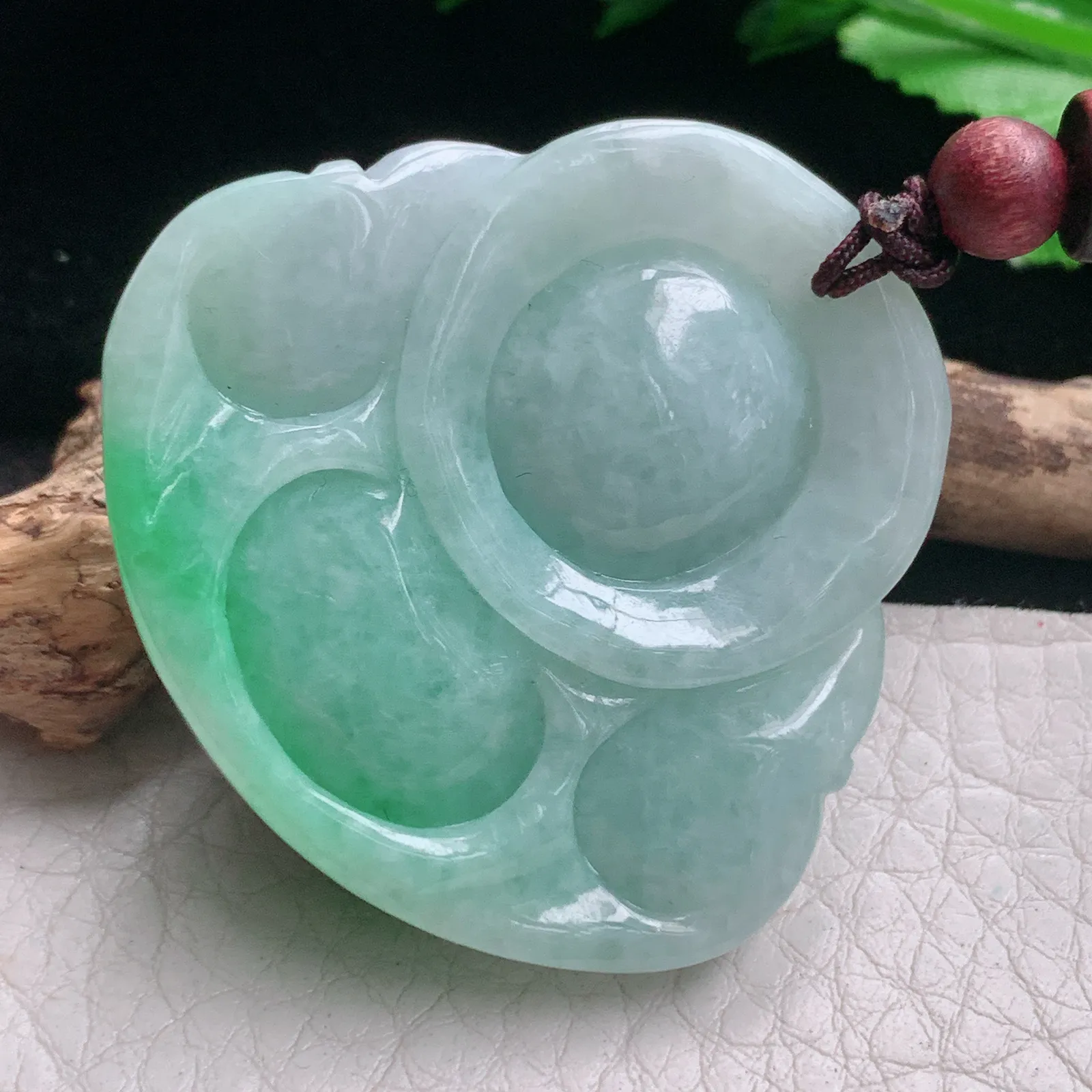 zen自然光45*46.5*12.3天然缅甸翡翠A货飘绿大佛公 开心佛玉吊坠