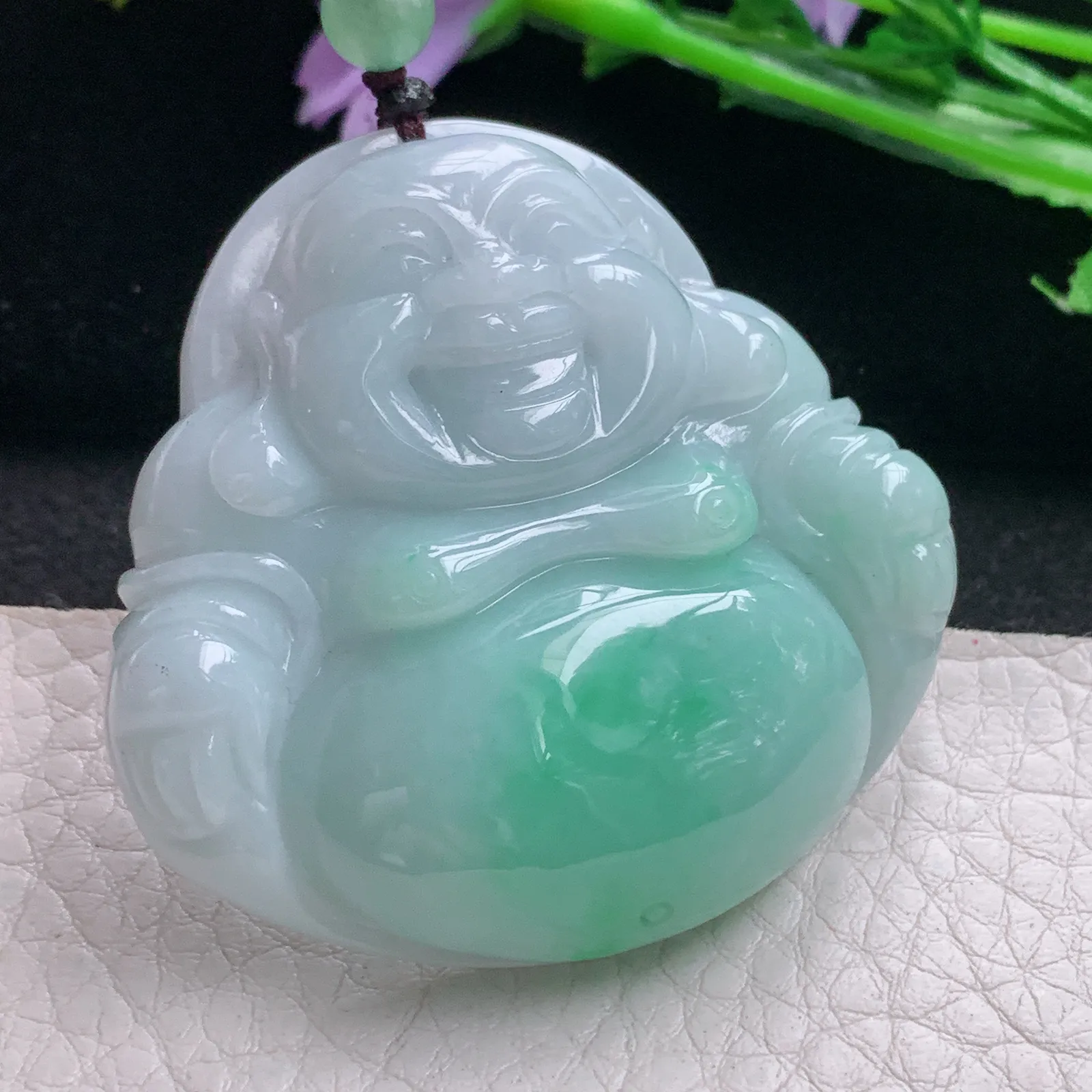 zen自然光49.5*51.5*12.3天然缅甸翡翠A货飘绿大佛公 开心佛玉吊坠 毛衣坠