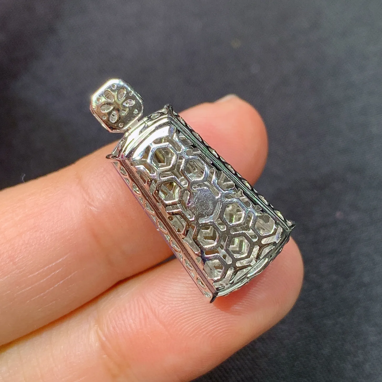 紫罗兰无事牌吊坠，18k金镶嵌，颜色鲜艳，温润细腻，Ych整体25.6*12.7*9.3