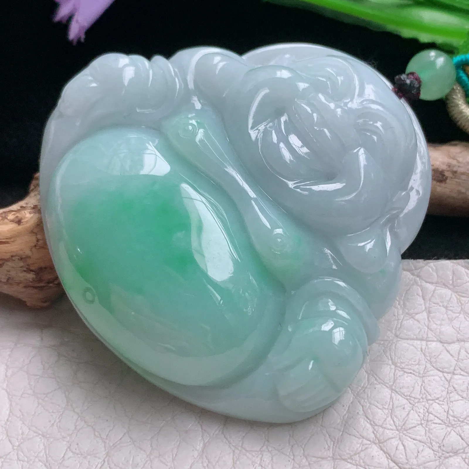 zen自然光49.5*51.5*12.3天然缅甸翡翠A货飘绿大佛公 开心佛玉吊坠 毛衣坠