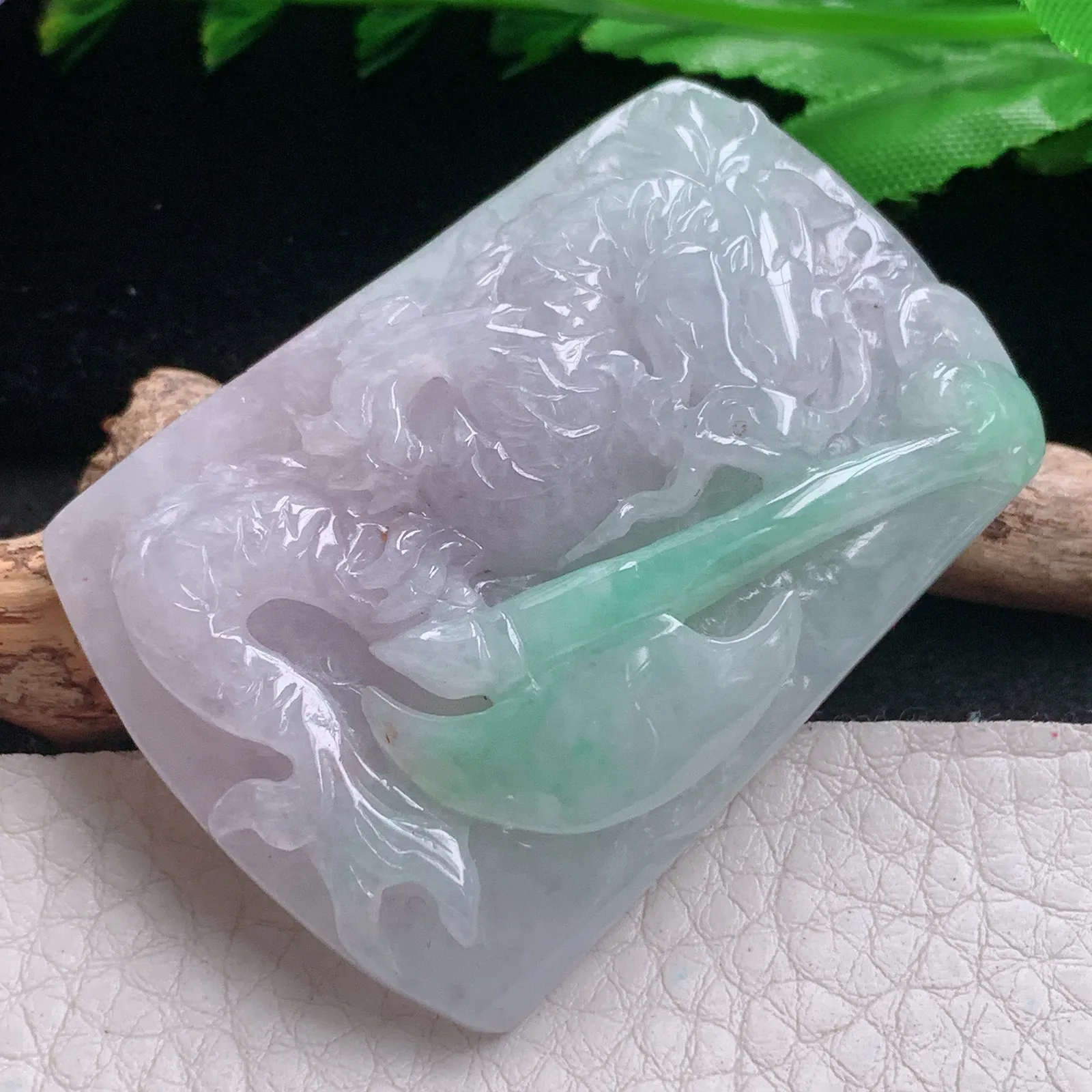 zen自然光52.8*37.2*10.2天然缅甸翡翠双彩府上有龙玉吊坠