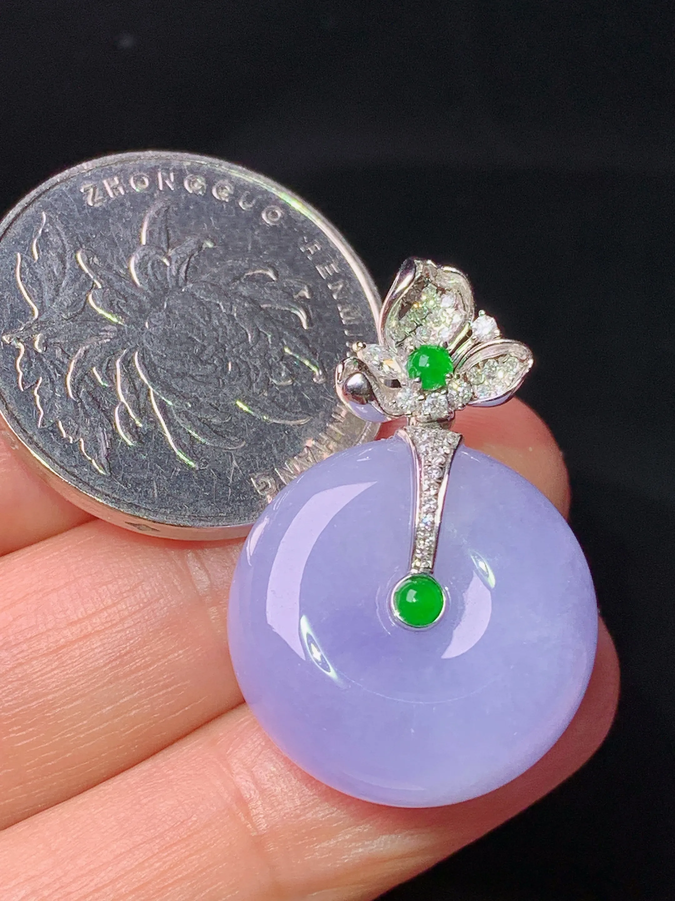 18k金钻镶嵌紫罗兰平安扣吊坠 玉质细腻 水润亮眼 整体尺寸30.2*20*9