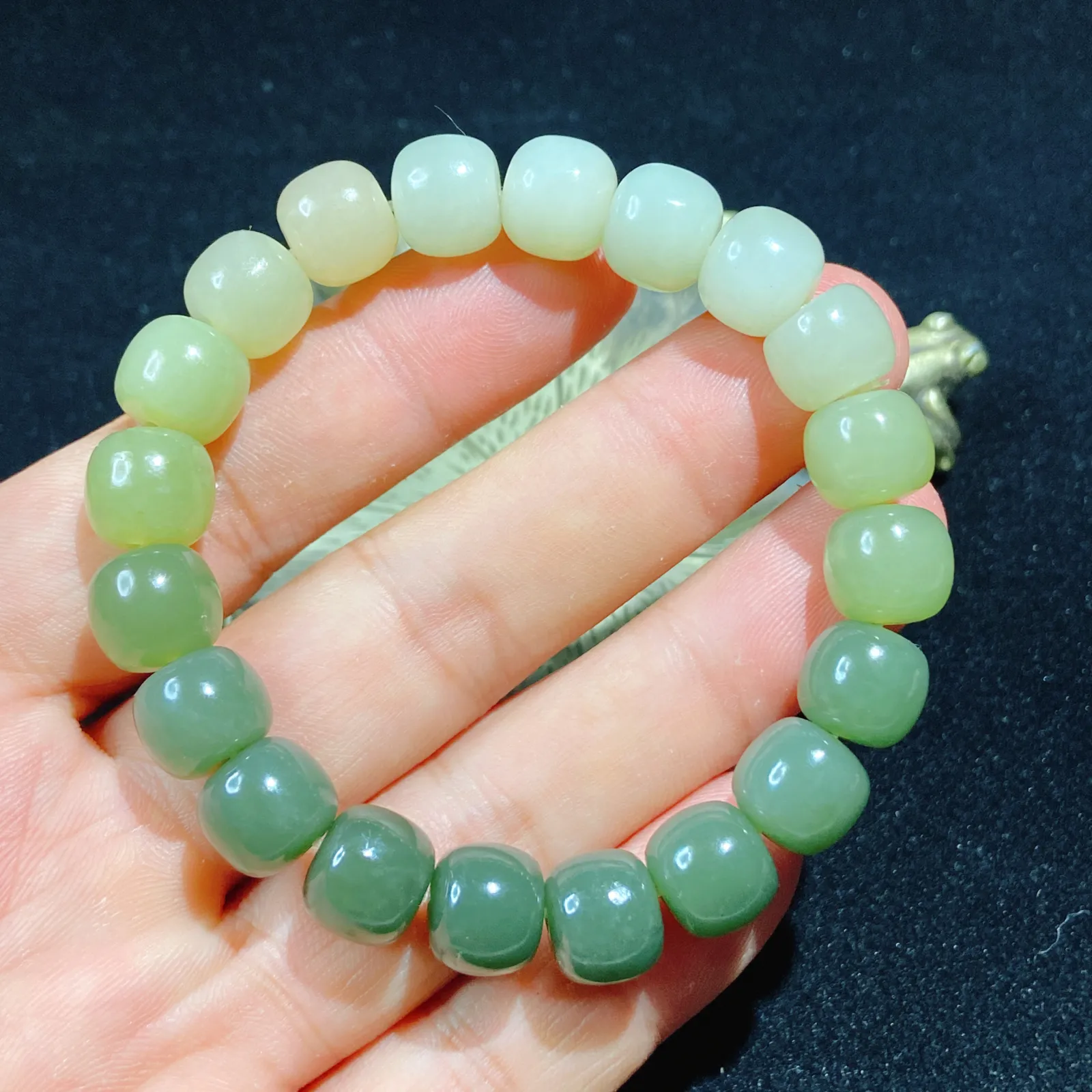 一对价 和田玉新疆且末老型10多宝手串渐变 尺寸10无裂无杂料子细腻