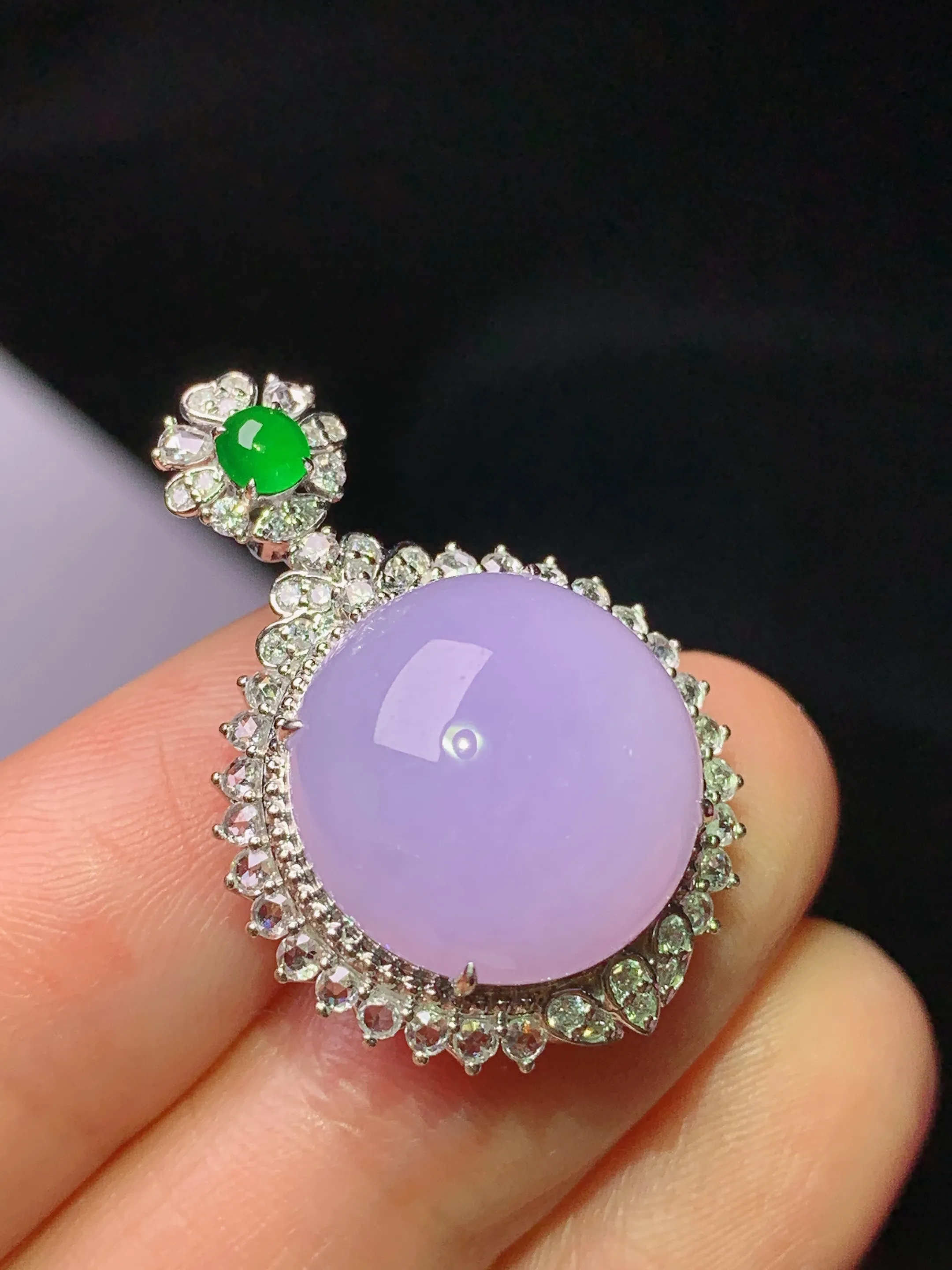 18k金钻镶嵌紫罗兰蛋面吊坠 玉质细腻 水润亮眼 整体尺寸29.2*19.8*13