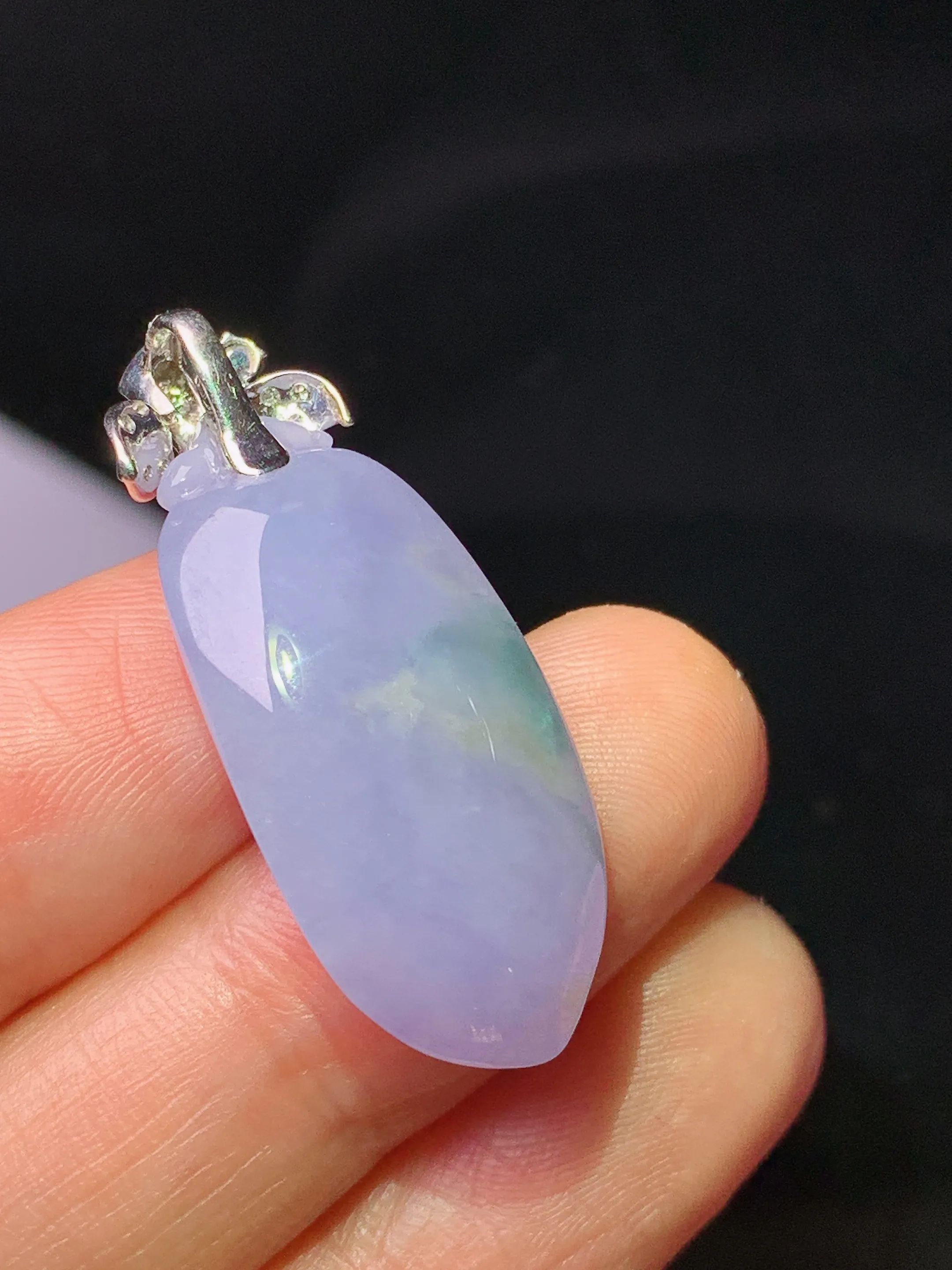 18k金钻镶嵌紫罗兰福瓜吊坠 玉质细腻 水润亮眼 整体尺寸33.2*13.8*8.7