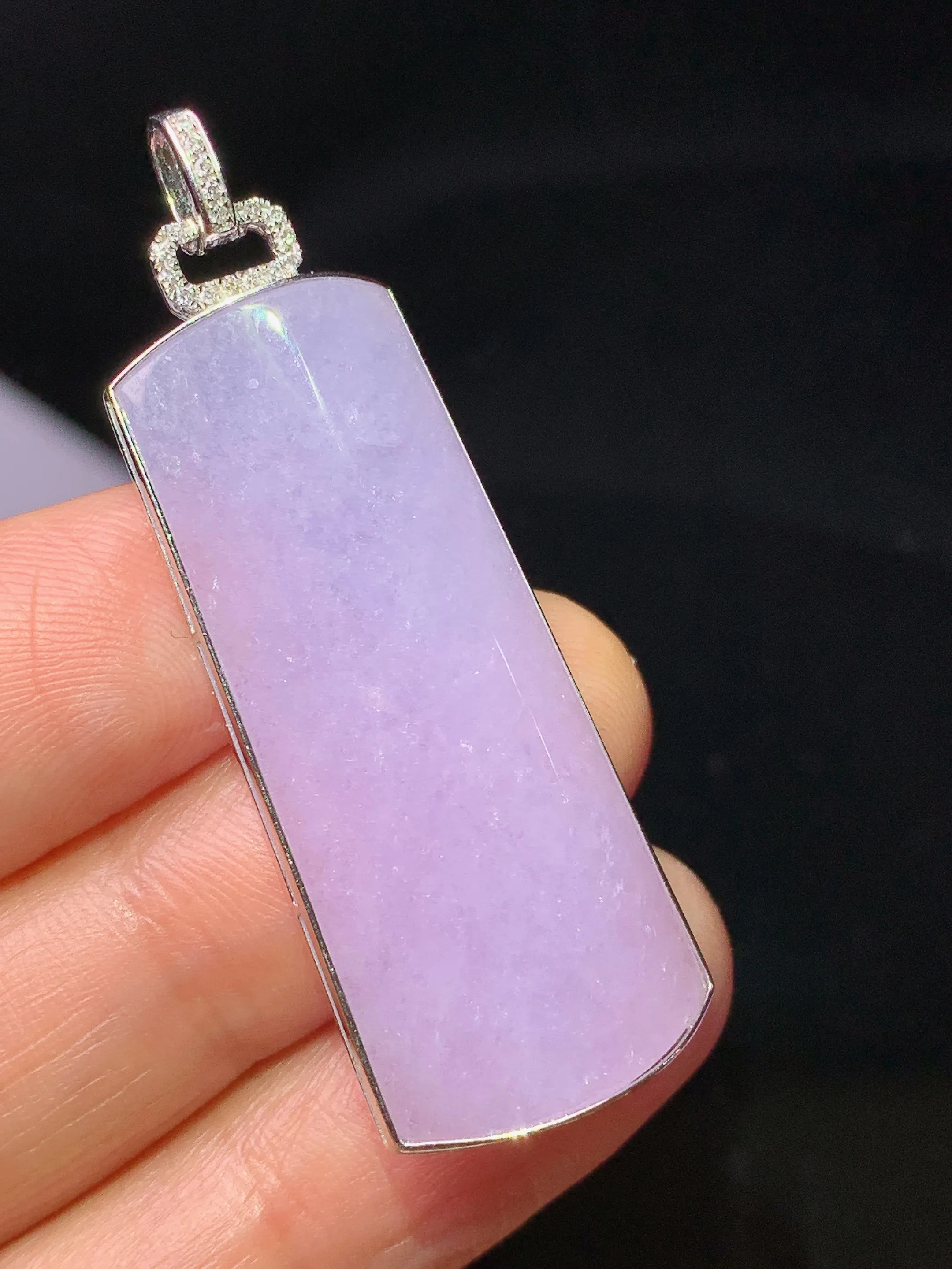 18k金钻镶嵌紫罗兰玉柱吊坠 玉质细腻 水润亮眼 整体尺寸45.5*15.6*5