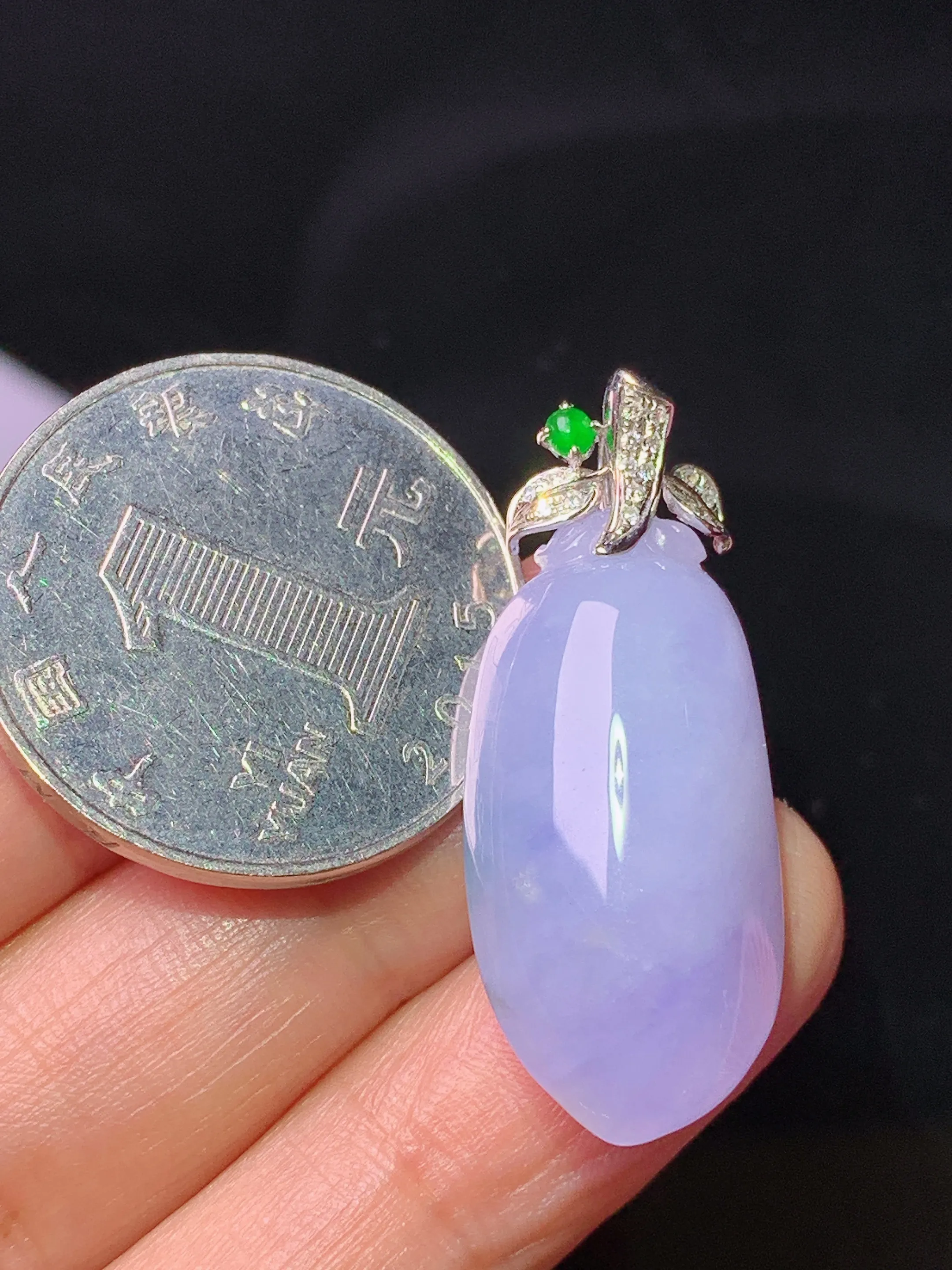 18k金钻镶嵌紫罗兰福瓜吊坠 玉质细腻 水润亮眼 整体尺寸33.2*13.8*8.7