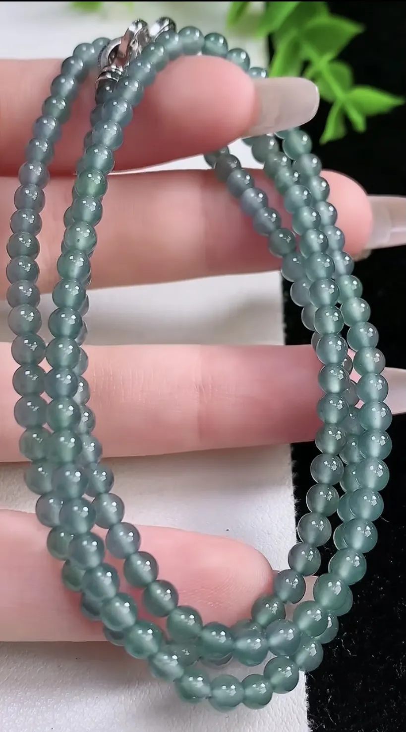 翡翠a货蓝水小米珠项链，尺寸4-154颗，重:17.46g