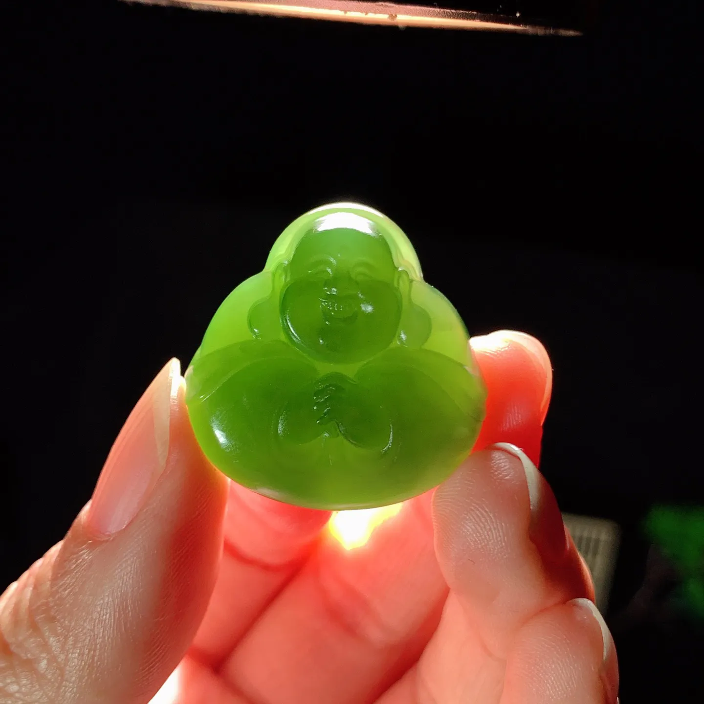 和田玉阳绿俄罗斯碧玉佛引福来挂件。尺寸28/27/9重11.5克。玉质细腻油润。手推出油。佩戴高端典雅。lt260227