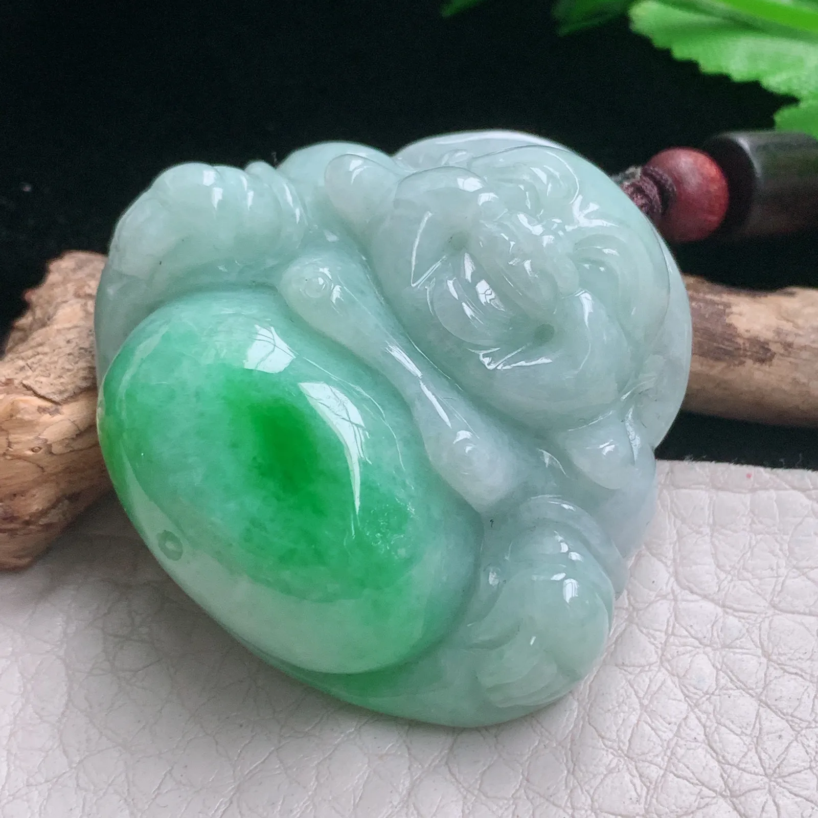 zen自然光41.5*43.6*14.5天然缅甸翡翠A货辣绿大佛公 开心佛玉吊坠