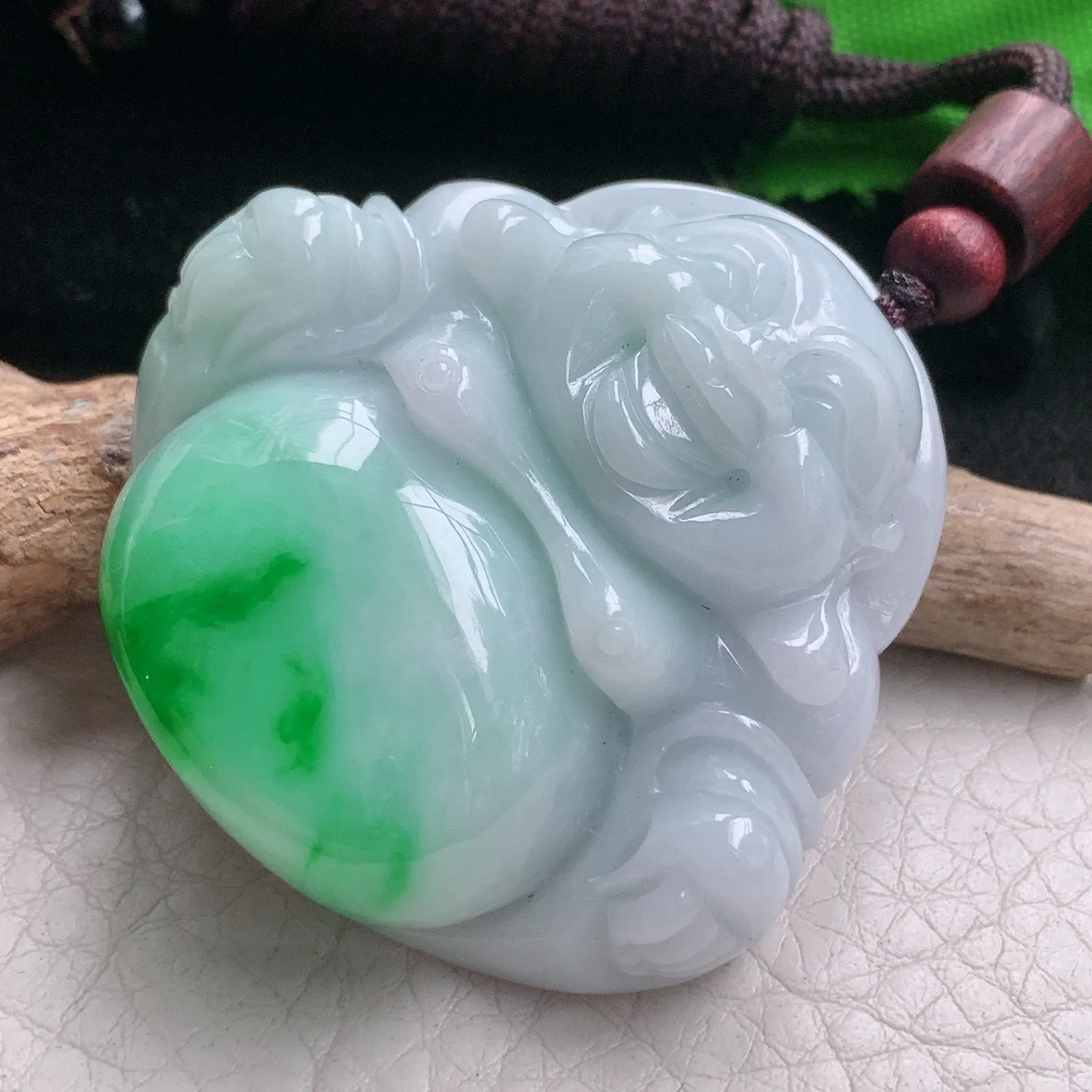 zen自然光43.6*44.5*13.3天然缅甸翡翠A货辣绿大佛公 开心佛玉吊坠