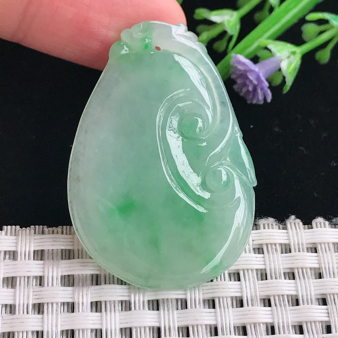 实拍A货翡翠40/28.5/4.3老坑冰润甜绿色如意吊坠翡翠玉如意挂件