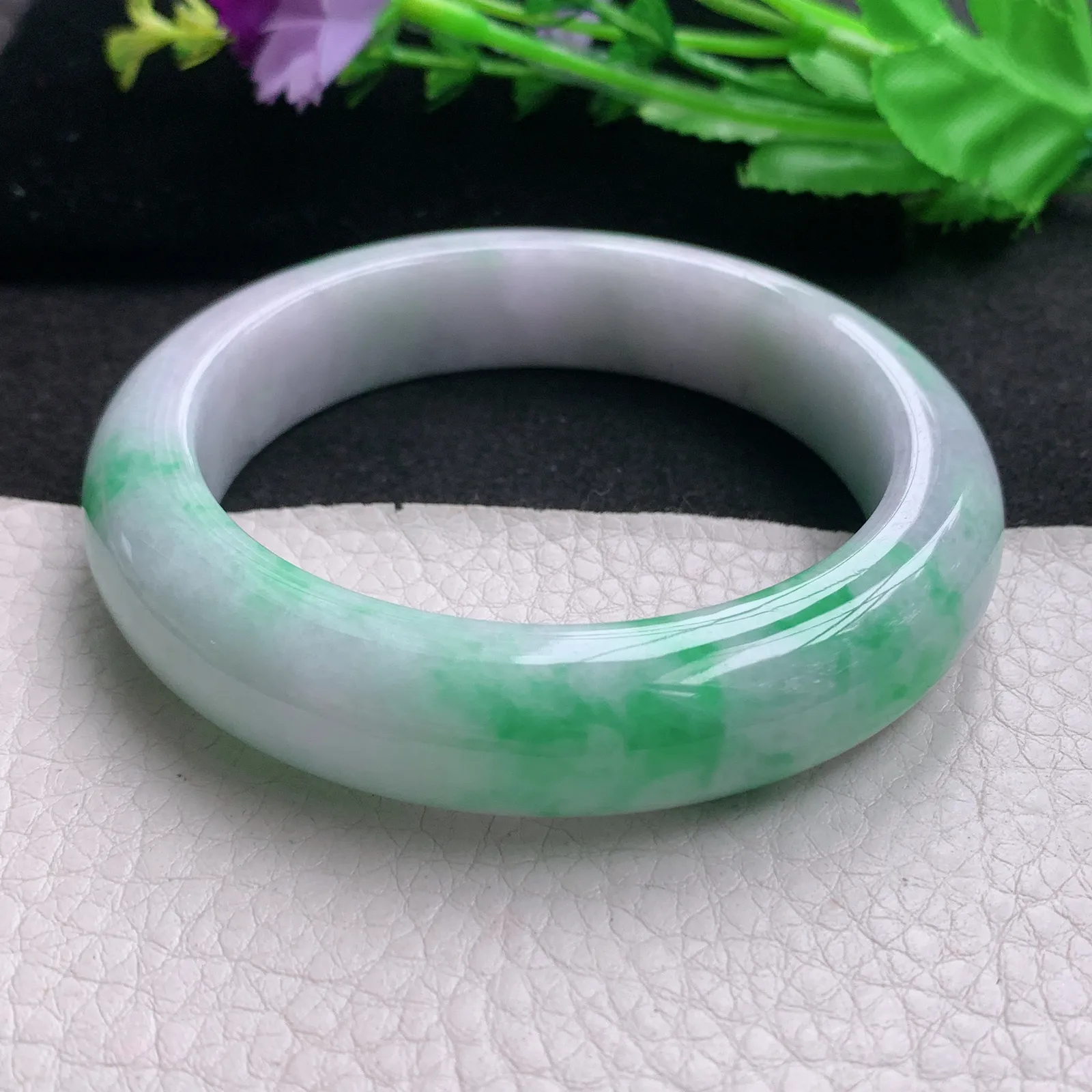 hh大圈口59.8*14.3*10mm天然缅甸翡翠A货玉手镯白底青厚装宽边正圈平安镯