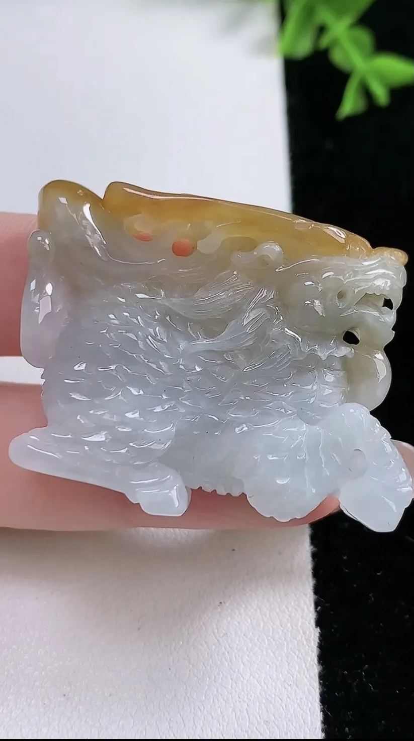 翡翠a货飘黄翡貔貅吊坠，尺寸40-32-9，重:23.99g