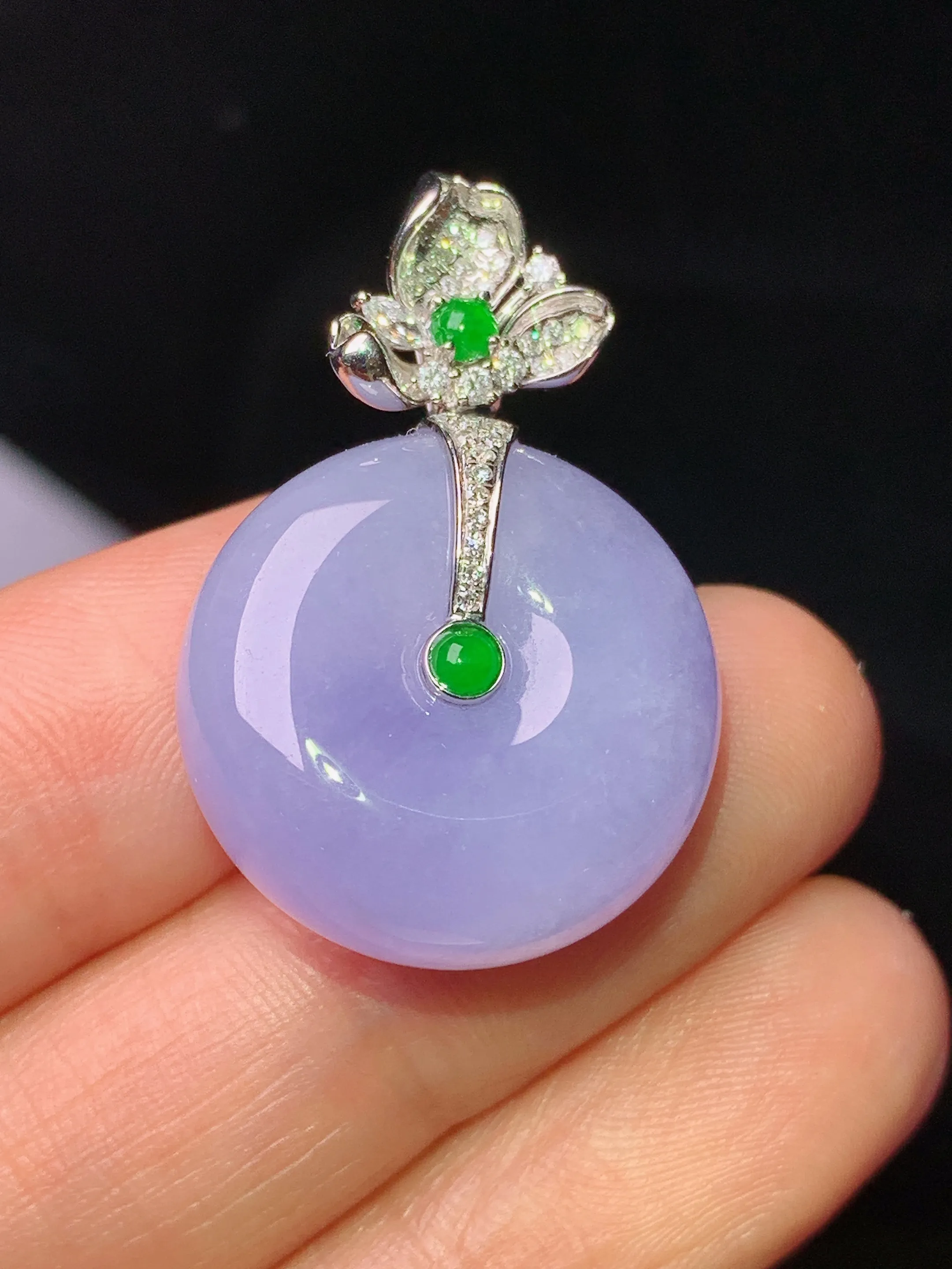 18k金钻镶嵌紫罗兰平安扣吊坠 玉质细腻 水润亮眼 整体尺寸30.2*20*9