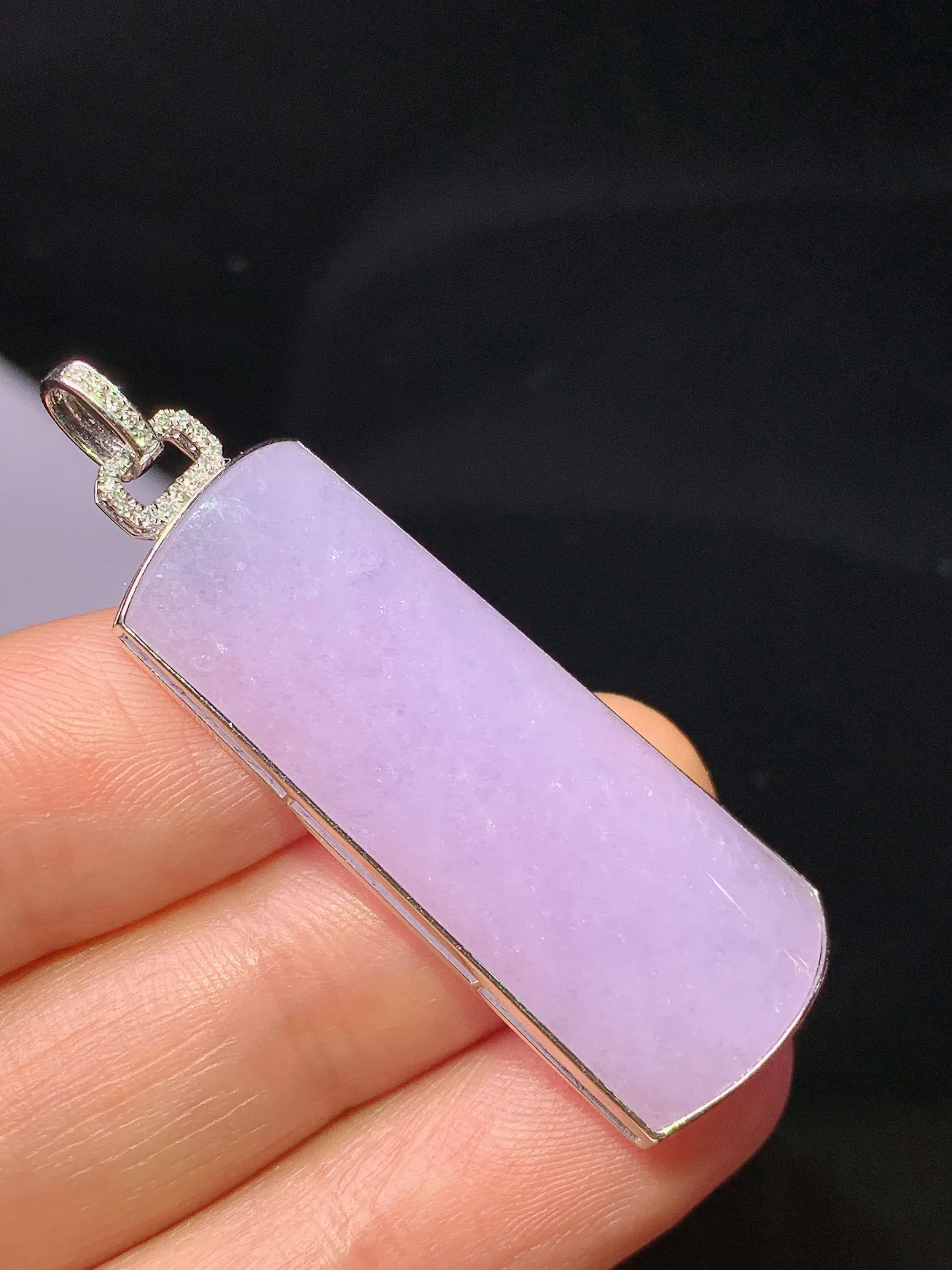 18k金钻镶嵌紫罗兰玉柱吊坠 玉质细腻 水润亮眼 整体尺寸45.5*15.6*5